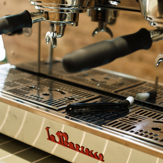 Microplásticos en máquinas de café: qué dice la investigación y cómo elegir mejor